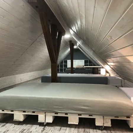- Loft דירה